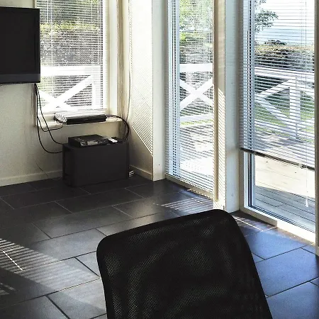 Three-bedroom Holiday In 6 * Strøby Ladeplads