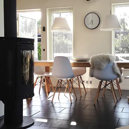 Three-bedroom Holiday In 6 * Strøby Ladeplads