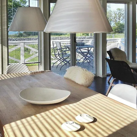 Three-bedroom Holiday In 6 * Strøby Ladeplads