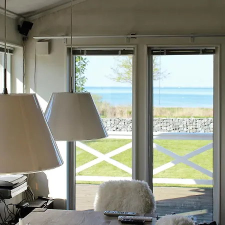 Three-bedroom Holiday In 6 * Strøby Ladeplads